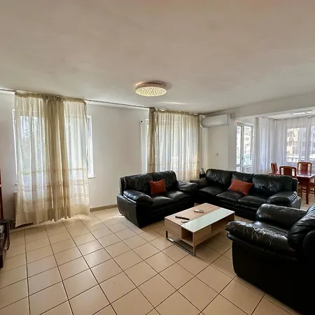 Central District 3 Bedroom Place Apartman *