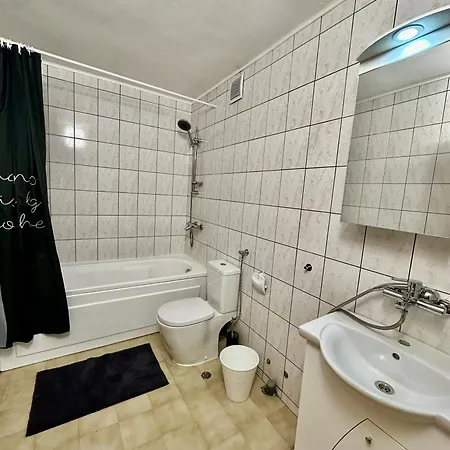 Central District 3 Bedroom Place Apartmán *